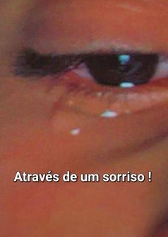 Através de um sorriso